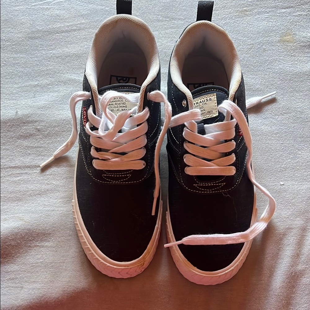 Levi's Black and White Sneakers Classic Style